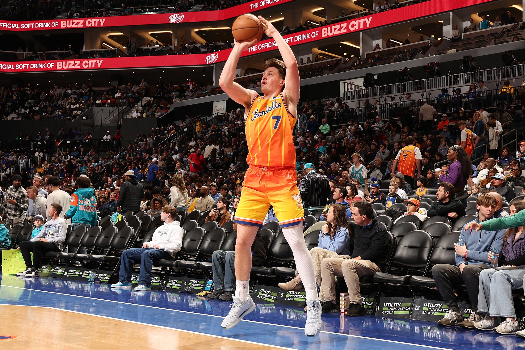 AG体育-未来可期!克尼佩尔生涯前46场命中150+三分 NBA历史最快