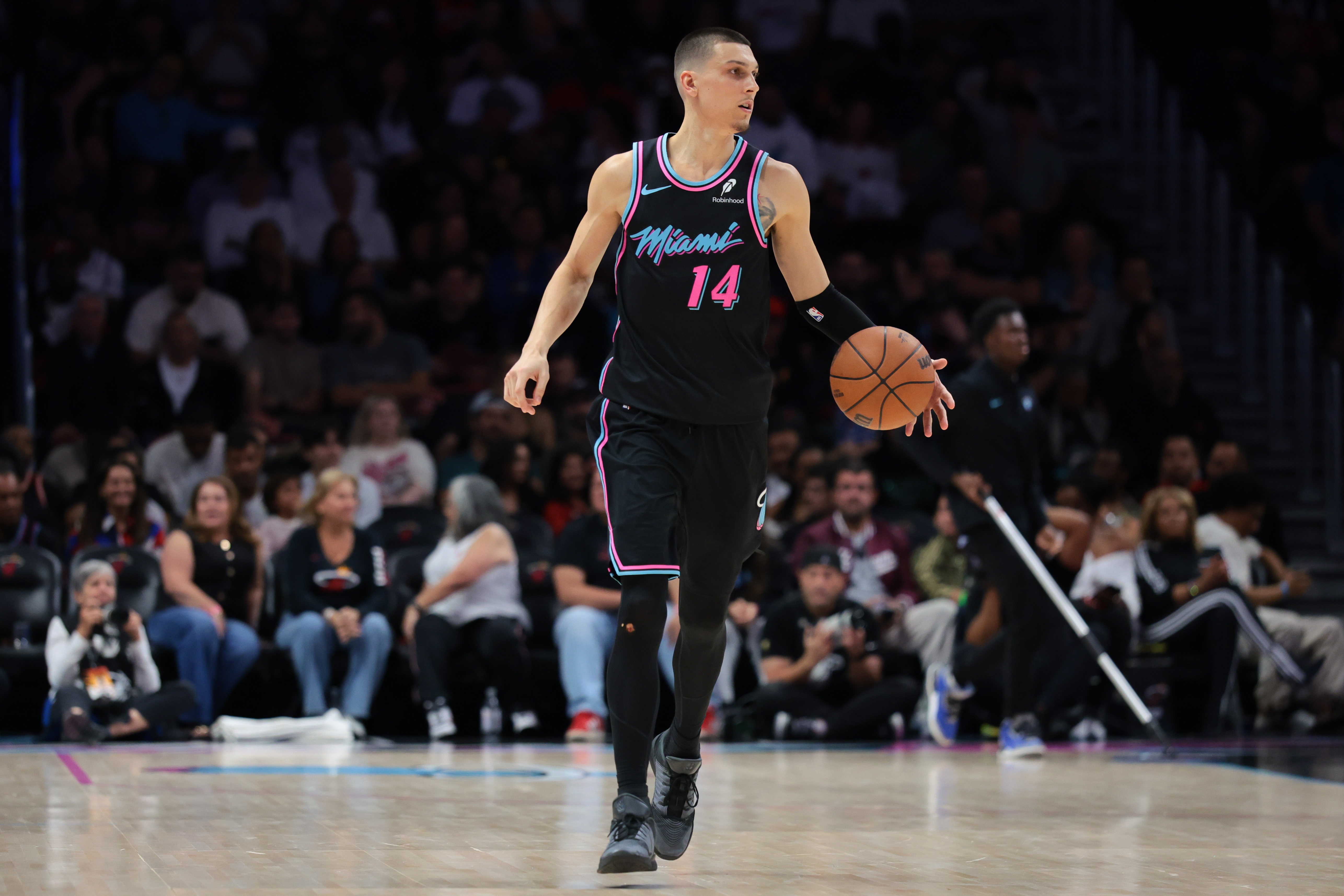 AG体育-希罗：我一直因为吃到技术犯规被罚钱 我妈肯定不会高兴的