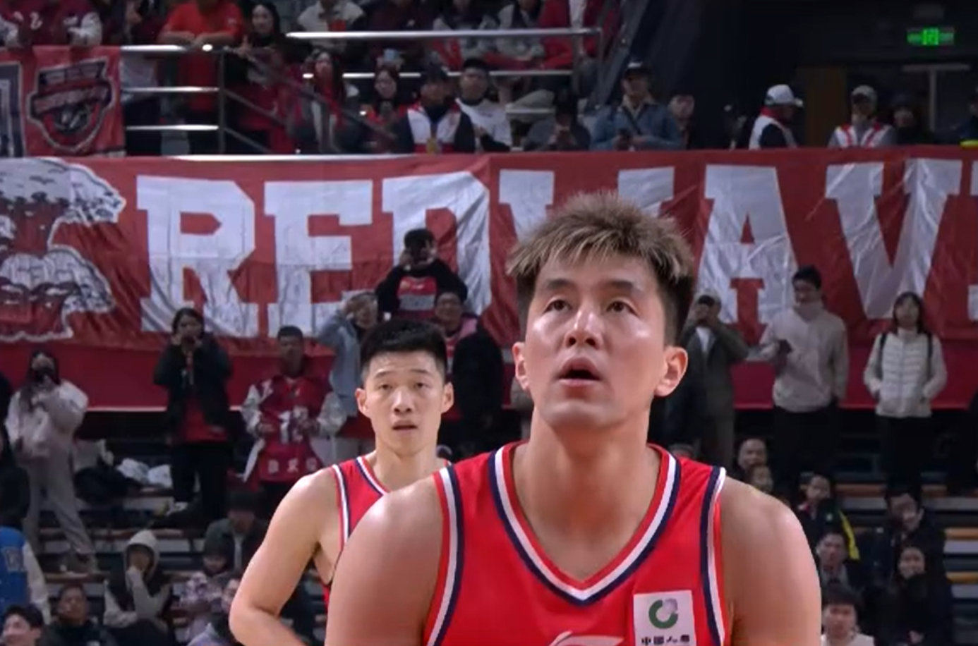 AG官网-突发!郭艾伦受到重伤,被担架送往医院,恐赛季报销