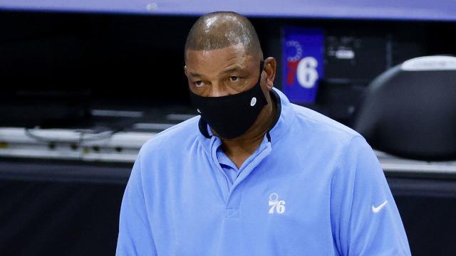 AG官网-7胜1负稳居联盟第一 76人强势开局里弗斯功不可没